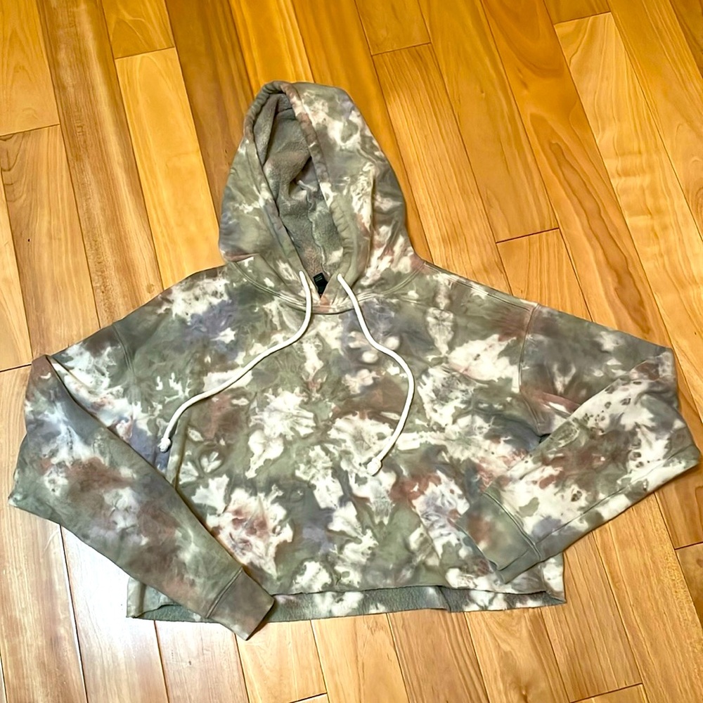Wild fable crop hoodie. Size M